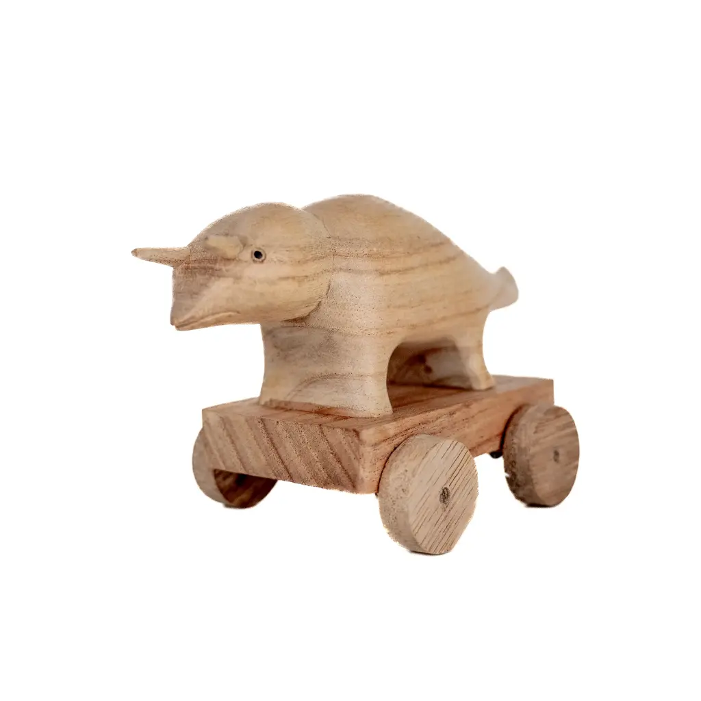 Wooden Triceratops Op Wielen